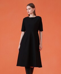 バックVネックシルエットワンピース