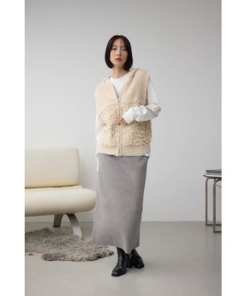 AZUL by moussy（アズールバイマウジー）の「ZIPフーディループニットベスト（ベスト・レディース・アイボリー/グレー/ブラウン・FREE）」の6枚目の写真