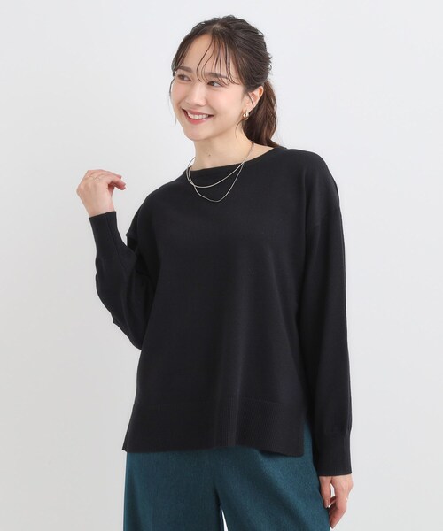 SHOO・LA・RUE（シューラルー）の「【洗濯機可/毛玉レス】アウトスタイルもきれいに決まる サイドスリットニット【CIRCRIC】（ニット/セーター・レディース・ダークブラウン/グリーン系/レッド系/ブラック/ホワイト系5/グレー・04/03/02/01）」の11枚目の写真