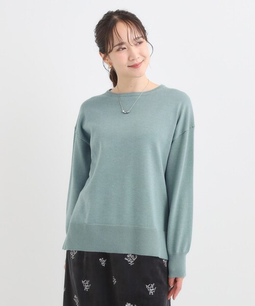 SHOO・LA・RUE（シューラルー）の「【洗濯機可/毛玉レス】アウトスタイルもきれいに決まる サイドスリットニット【CIRCRIC】（ニット/セーター・レディース・ダークブラウン/グリーン系/レッド系/ブラック/ホワイト系5/グレー・04/03/02/01）」の15枚目の写真