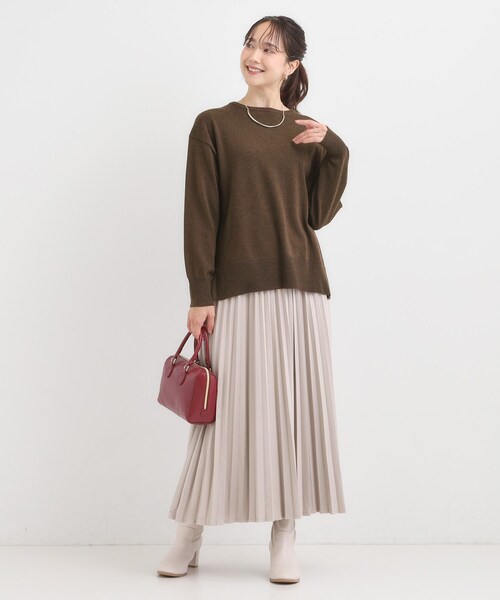 SHOO・LA・RUE（シューラルー）の「【洗濯機可/毛玉レス】アウトスタイルもきれいに決まる サイドスリットニット【CIRCRIC】（ニット/セーター・レディース・ダークブラウン/グリーン系/レッド系/ブラック/ホワイト系5/グレー・04/03/02/01）」の21枚目の写真
