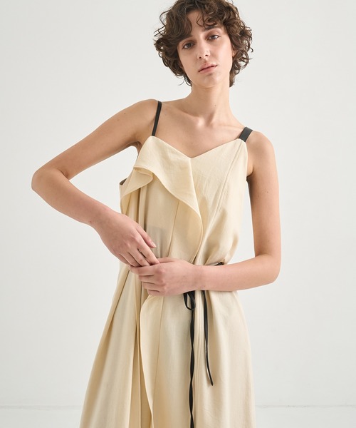 CITY TOKYO（シティトウキョウ）の「Leather Belted Camisole Dress/レザーベルテッドキャミソールドレス/ワンピース（ワンピース・レディース・ブラック/キナリ・1/2）」の16枚目の写真