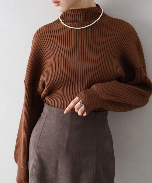 SpRay(スプレイ)の「ボリューム袖ボトルネックニット(ニット/セーター・レディース・ブラウン/ボルドー/グレー/ブラック/アイボリー/ダークブルー/グリーン・FREE)」の13枚目の写真