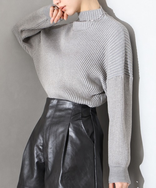 SpRay(スプレイ)の「ボリューム袖ボトルネックニット(ニット/セーター・レディース・ブラウン/ボルドー/グレー/ブラック/アイボリー/ダークブルー/グリーン・FREE)」の22枚目の写真