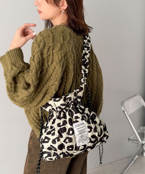 Java(ジャバ)の「《JaVaジャバコラボ》2wayシルエットでシーンを選ばず活躍♪キルティングパフィドロストバッグ(ショルダーバッグ・レディース・ブラウン/ブラック/アイボリー・ONE SIZE)」の16枚目の写真