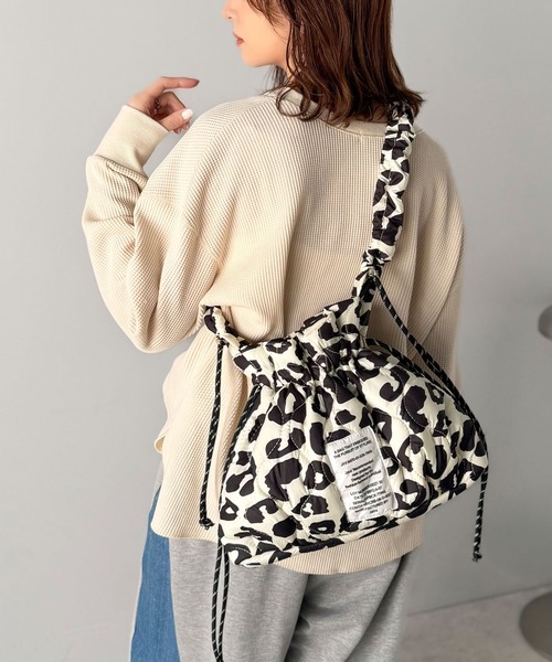 Java(ジャバ)の「《JaVaジャバコラボ》2wayシルエットでシーンを選ばず活躍♪キルティングパフィドロストバッグ(ショルダーバッグ・レディース・ブラウン/ブラック/アイボリー・ONE SIZE)」の20枚目の写真