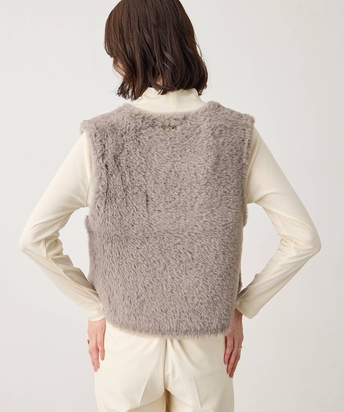 A/C DESIGN BY ALPHA CUBIC（エーシーデザインバイアルファキュービック）の「【今年らしさが叶うキーアイテム】ファーVネックベスト（カーディガン/ボレロ・レディース・ライトグレー/ブラック・L/M）」の5枚目の写真
