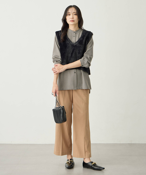 A/C DESIGN BY ALPHA CUBIC（エーシーデザインバイアルファキュービック）の「【今年らしさが叶うキーアイテム】ファーVネックベスト（カーディガン/ボレロ・レディース・ライトグレー/ブラック・L/M）」の6枚目の写真