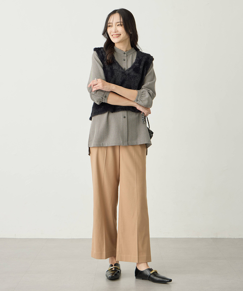 A/C DESIGN BY ALPHA CUBIC（エーシーデザインバイアルファキュービック）の「【今年らしさが叶うキーアイテム】ファーVネックベスト（カーディガン/ボレロ・レディース・ライトグレー/ブラック・L/M）」の7枚目の写真