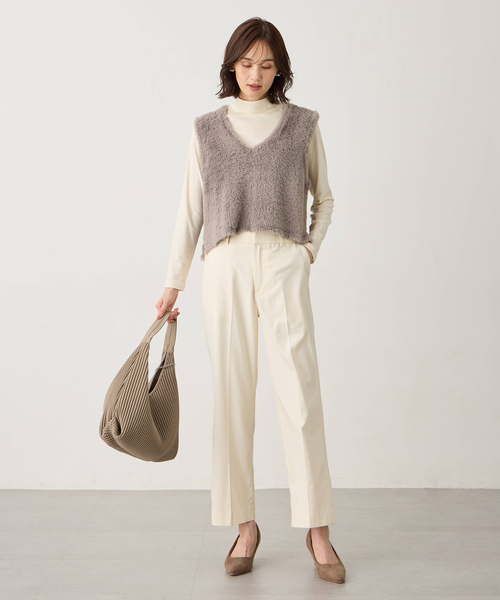 A/C DESIGN BY ALPHA CUBIC（エーシーデザインバイアルファキュービック）の「【今年らしさが叶うキーアイテム】ファーVネックベスト（カーディガン/ボレロ・レディース・ライトグレー/ブラック・L/M）」の8枚目の写真