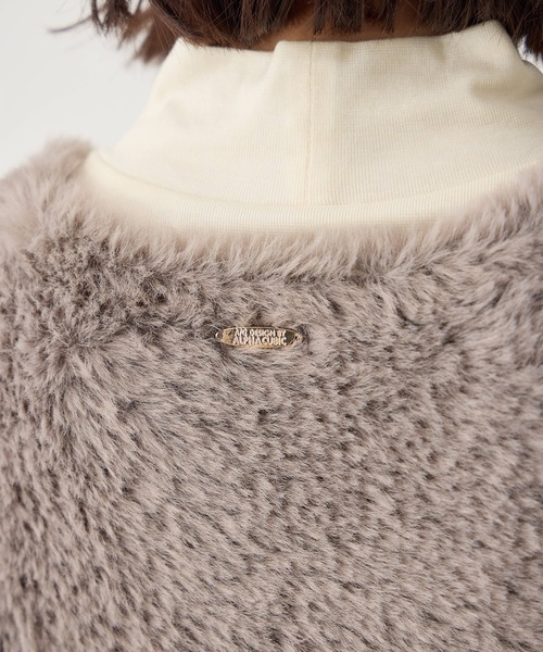A/C DESIGN BY ALPHA CUBIC（エーシーデザインバイアルファキュービック）の「【今年らしさが叶うキーアイテム】ファーVネックベスト（カーディガン/ボレロ・レディース・ライトグレー/ブラック・L/M）」の13枚目の写真