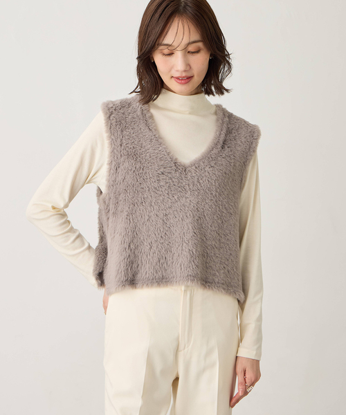 A/C DESIGN BY ALPHA CUBIC（エーシーデザインバイアルファキュービック）の「【今年らしさが叶うキーアイテム】ファーVネックベスト（カーディガン/ボレロ・レディース・ライトグレー/ブラック・L/M）」の22枚目の写真