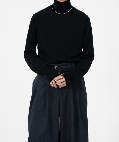 LAPIIS（ラピス）の「MERINO WOOL THUMBHOLE TURTLENECK KNIT（ニット/セーター・メンズ・ブラック/チャコールグレー/ブラウン/ブルー・MEDIUM/LARGE）」の15枚目の写真