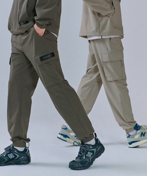 CHASECULT(チェイスカルト)の「共用ストレッチカーゴジョガーパンツ-CERU2218B0V(スウェットパンツ・メンズ・カーキ・70/76/82/86)」の2枚目の写真