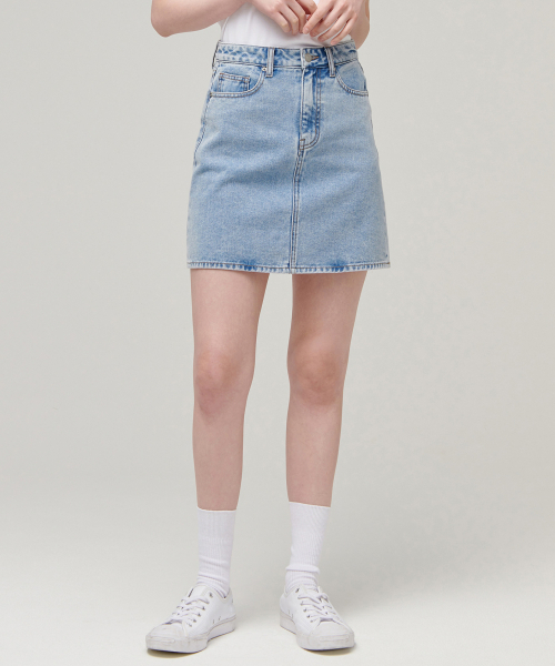 MUSINSA STANDARD WOMAN(ムシンサスタンダードウーマン)の「レディースデニムミニスカート【ライトインディゴ】(スカート・レディース・その他・X-SMALL/SMALL/MEDIUM/LARGE)」の2枚目の写真