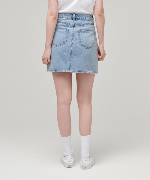 MUSINSA STANDARD WOMAN(ムシンサスタンダードウーマン)の「レディースデニムミニスカート【ライトインディゴ】(スカート・レディース・その他・X-SMALL/SMALL/MEDIUM/LARGE)」の3枚目の写真