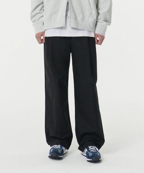 MUSINSA STANDARD（ムシンサスタンダード）の「コットンディープタックワイドバンディングパンツ[ブラック]（その他パンツ・メンズ・その他・40/38/42/36/34/32/30/26/28）」の2枚目の写真