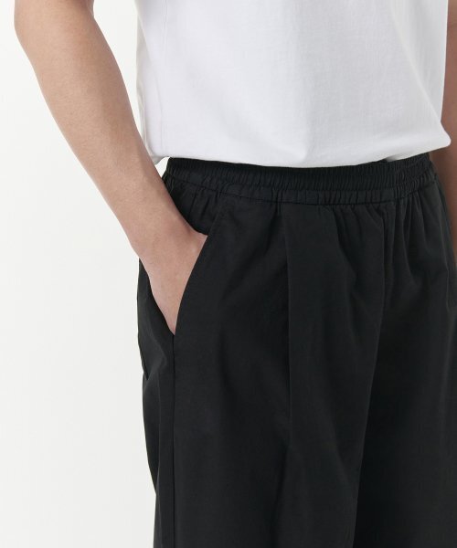 MUSINSA STANDARD（ムシンサスタンダード）の「コットンディープタックワイドバンディングパンツ[ブラック]（その他パンツ・メンズ・その他・40/38/42/36/34/32/30/26/28）」の4枚目の写真