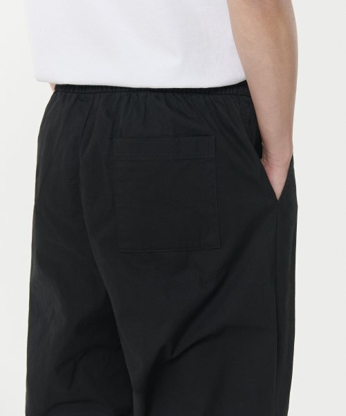 MUSINSA STANDARD（ムシンサスタンダード）の「コットンディープタックワイドバンディングパンツ[ブラック]（その他パンツ・メンズ・その他・40/38/42/36/34/32/30/26/28）」の6枚目の写真