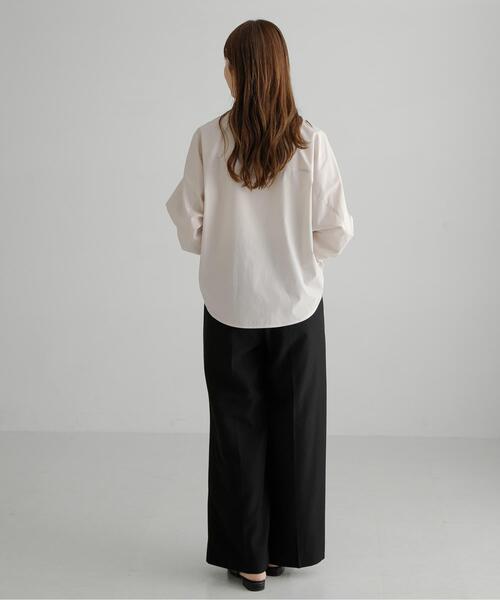 URBAN RESEARCH Sonny Label(アーバンリサーチサニーレーベル)の「『WEB限定』フロントタックバンドカラーシャツ(シャツ/ブラウス・レディース・ブルー/ライトベージュ/ホワイト系その他/ホワイト/ドット・FREE)」の18枚目の写真