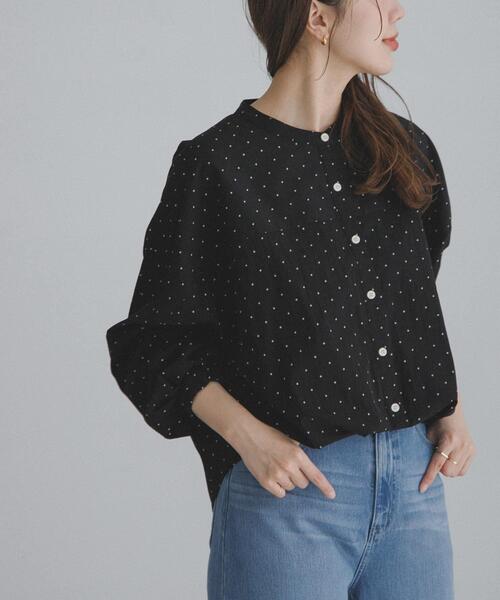 URBAN RESEARCH Sonny Label(アーバンリサーチサニーレーベル)の「『WEB限定』フロントタックバンドカラーシャツ(シャツ/ブラウス・レディース・ブルー/ライトベージュ/ホワイト系その他/ホワイト/ドット・FREE)」の18枚目の写真