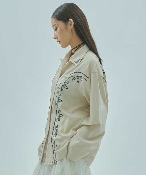 ROSE BUD（ローズバッド）の「(mag.by c)EMBROIDERY SHIRT（シャツ/ブラウス・レディース・オフホワイト/ブラック・ONE SIZE）」の5枚目の写真