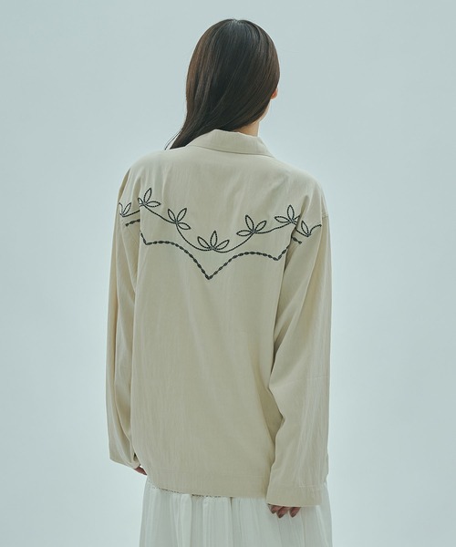 ROSE BUD（ローズバッド）の「(mag.by c)EMBROIDERY SHIRT（シャツ/ブラウス・レディース・オフホワイト/ブラック・ONE SIZE）」の6枚目の写真