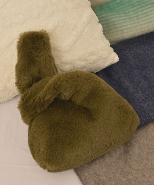 TONE SELECT GOODS(トーンセレクトグッズ)の「【float】カラバリ もこもこ フェイクファー トートバッグ【18色展開】(トートバッグ・レディース・ブラック/カーキ/ライトブルー/スモークピンク/グレー/アッシュブラウン/ダークグリーン/フューシャピンク/ホワイト/コーラルピンク/レッド/イエロー/ベビーピンク/アイボリー/ブラウン/ライトグレー/ブルー/オフホワイト・FREE)」の10枚目の写真