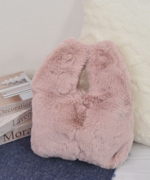 TONE SELECT GOODS(トーンセレクトグッズ)の「【float】カラバリ もこもこ フェイクファー トートバッグ【18色展開】(トートバッグ・レディース・ブラック/カーキ/ライトブルー/スモークピンク/グレー/アッシュブラウン/ダークグリーン/フューシャピンク/ホワイト/コーラルピンク/レッド/イエロー/ベビーピンク/アイボリー/ブラウン/ライトグレー/ブルー/オフホワイト・FREE)」の15枚目の写真