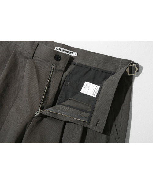 BASEMOMENT(ベースモーメント)の「ベルリンツーピンタックワイドチノパンツセージグレー(その他パンツ・メンズ・その他・LARGE/X-LARGE/MEDIUM)」の9枚目の写真