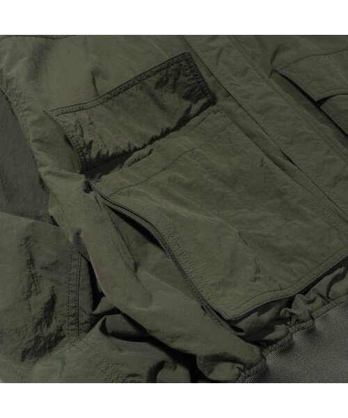 EXTRAORDINARY(エクストラオーディナリー)の「PUCKERING POCKET JUMPER KHAKI(ナイロンジャケット・メンズ・その他・X-LARGE/LARGE/MEDIUM)」の6枚目の写真
