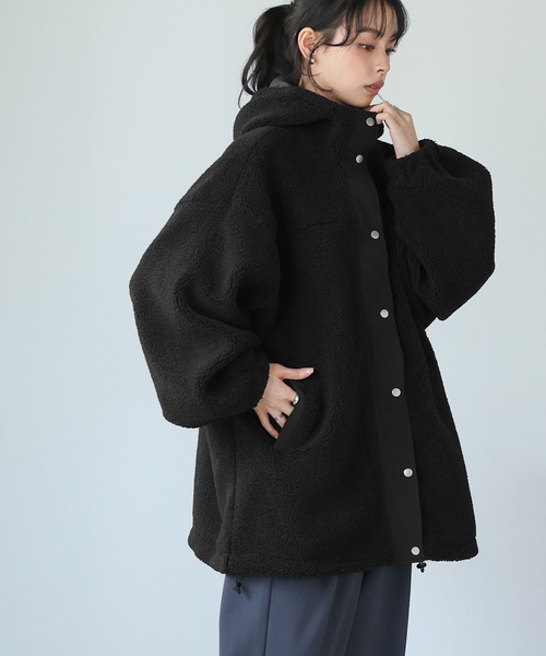 itto...(イット)の「ボアビッグシルエット フード付ロングブルゾン(ブルゾン・レディース・アイボリー/ブラック・M)」の2枚目の写真