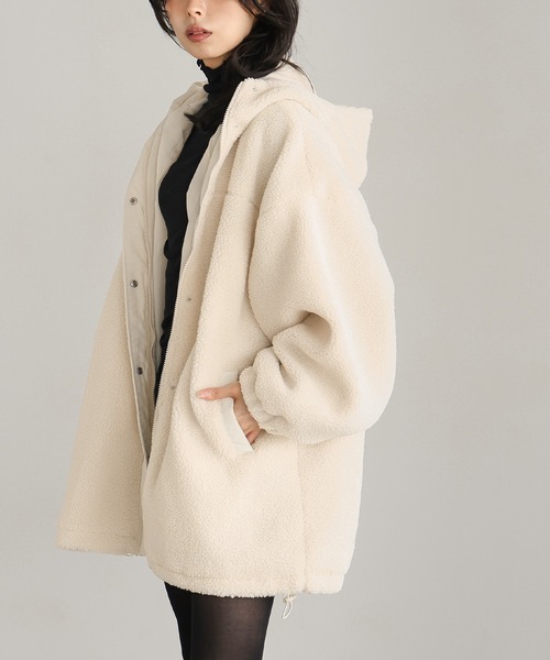 itto...(イット)の「ボアビッグシルエット フード付ロングブルゾン(ブルゾン・レディース・アイボリー/ブラック・M)」の3枚目の写真