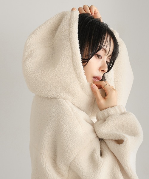 itto...(イット)の「ボアビッグシルエット フード付ロングブルゾン(ブルゾン・レディース・アイボリー/ブラック・M)」の5枚目の写真