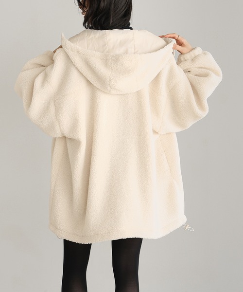 itto...(イット)の「ボアビッグシルエット フード付ロングブルゾン(ブルゾン・レディース・アイボリー/ブラック・M)」の6枚目の写真
