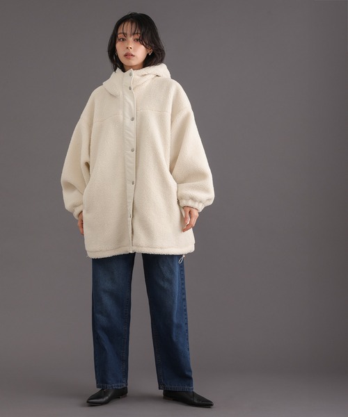itto...(イット)の「ボアビッグシルエット フード付ロングブルゾン(ブルゾン・レディース・アイボリー/ブラック・M)」の9枚目の写真