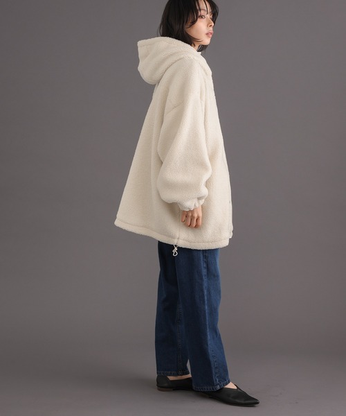 itto...(イット)の「ボアビッグシルエット フード付ロングブルゾン(ブルゾン・レディース・アイボリー/ブラック・M)」の10枚目の写真