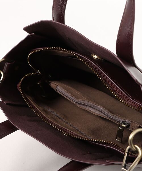 NiiNa(ニーナ)の「【 NiiNa / ニーナ 】高品質レザー2WAYスリムバーティカルトート(トートバッグ・レディース・グリーン/ダークブラウン/ブラウン/ブラック/レッド・FREE)」の17枚目の写真