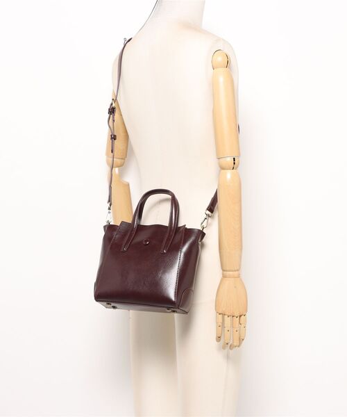 NiiNa(ニーナ)の「【 NiiNa / ニーナ 】高品質レザー2WAYスリムバーティカルトート(トートバッグ・レディース・グリーン/ダークブラウン/ブラウン/ブラック/レッド・FREE)」の21枚目の写真