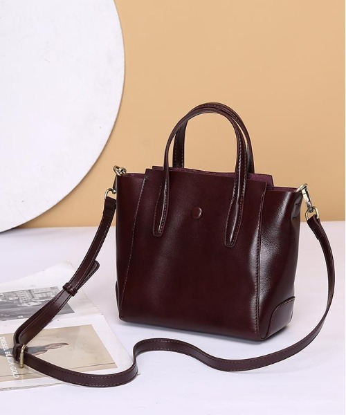 NiiNa(ニーナ)の「【 NiiNa / ニーナ 】高品質レザー2WAYスリムバーティカルトート(トートバッグ・レディース・グリーン/ダークブラウン/ブラウン/ブラック/レッド・FREE)」の22枚目の写真