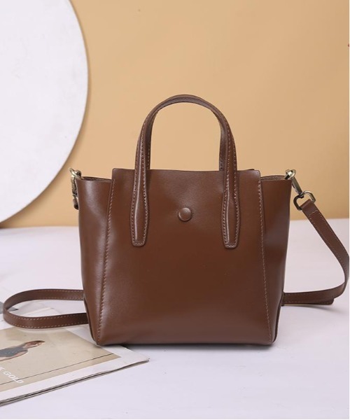 NiiNa(ニーナ)の「【 NiiNa / ニーナ 】高品質レザー2WAYスリムバーティカルトート(トートバッグ・レディース・グリーン/ダークブラウン/ブラウン/ブラック/レッド・FREE)」の8枚目の写真