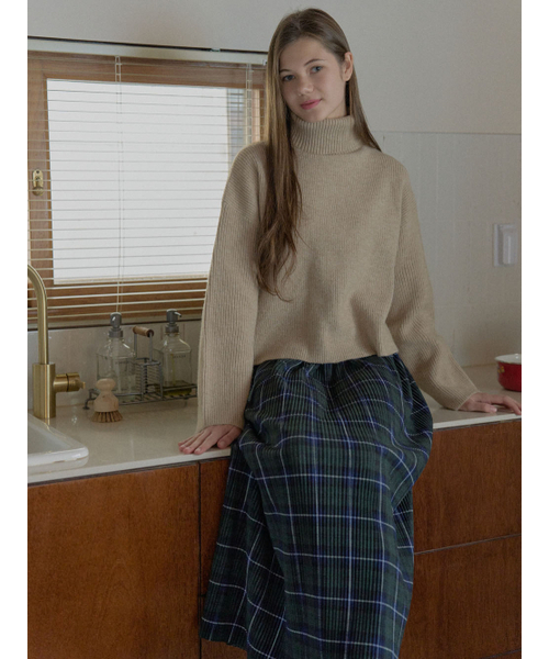 AVANT-G（アバン）の「Turtleneck Crop Knit Pullover - BEIGE（ニット/セーター・レディース・ベージュ/グレー・FREE）」の3枚目の写真