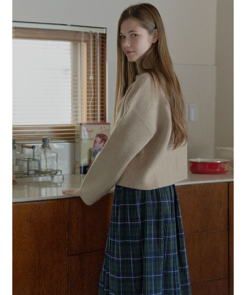 AVANT-G（アバン）の「Turtleneck Crop Knit Pullover - BEIGE（ニット/セーター・レディース・ベージュ/グレー・FREE）」の4枚目の写真