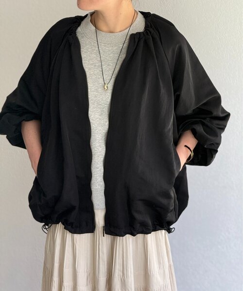 ビアズリー ノーカラーギャザージップブルゾン　黒　ブラック ギャザーブルゾン（ノーカラージャケット）｜BEARDSLEY（ビアズリー