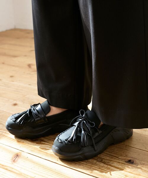 le.coeur blanc（ルクールブラン）の「《WEB限定アイテム》タッセルローファースニーカー（スニーカー・レディース・アイボリー/ブラック・37/38/39/36）」の4枚目の写真