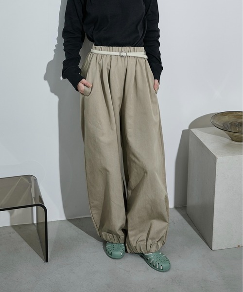 THE YOn(ザヨン)の「バルーンヘムイージーワイドパンツ(その他パンツ・レディース・ベージュ/チャコールグレー/ピンク・FREE)」の3枚目の写真