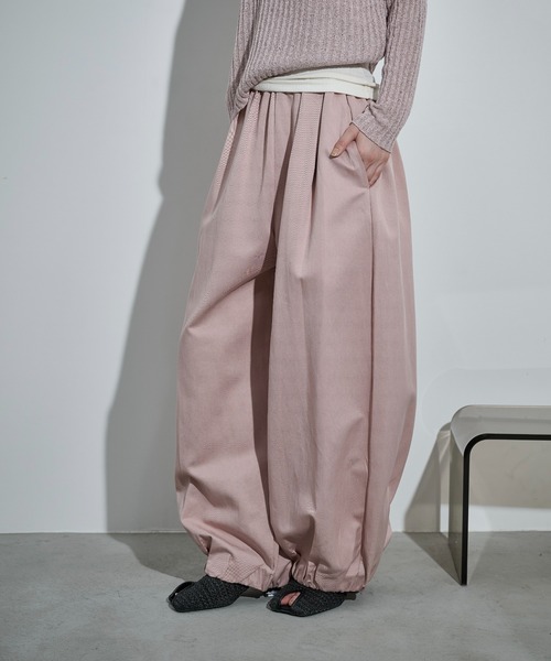 THE YOn(ザヨン)の「バルーンヘムイージーワイドパンツ(その他パンツ・レディース・ベージュ/チャコールグレー/ピンク・FREE)」の4枚目の写真