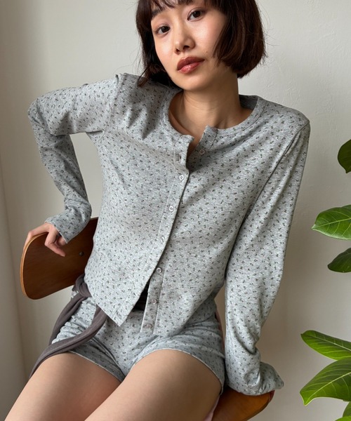 FUULLY STUDIO（フーリィーステューディオ）の「フラワープリントクルーショートカーディガン（カーディガン/ボレロ・レディース・アイボリー/グレー・FREE）」の22枚目の写真