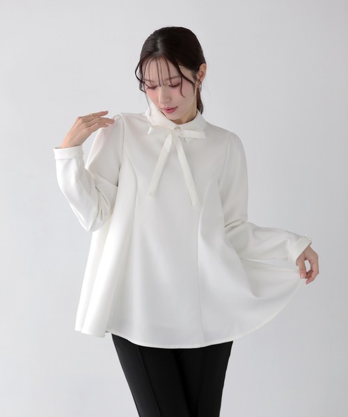 Fit more(フィットモア)の「リボンタイAラインタックフレアトップス(シャツ/ブラウス・レディース・ネイビー/ホワイト/ブラック・FREE)」の1枚目の写真