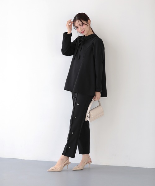 Fit more(フィットモア)の「リボンタイAラインタックフレアトップス(シャツ/ブラウス・レディース・ネイビー/ホワイト/ブラック・FREE)」の13枚目の写真